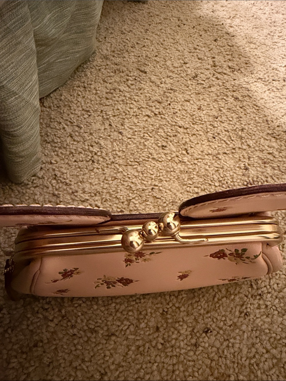 NEW Coach KISSLOCK WRISTLET WITH FLORAL MIX AND MINNIE MOUSE EARS - Picture 13 of 13